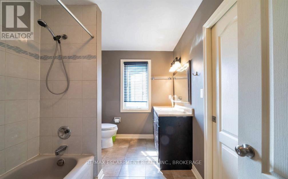 3829 Northwood Drive, Niagara Falls, Ontario  L2H 2Y5 - Photo 12 - X12594948