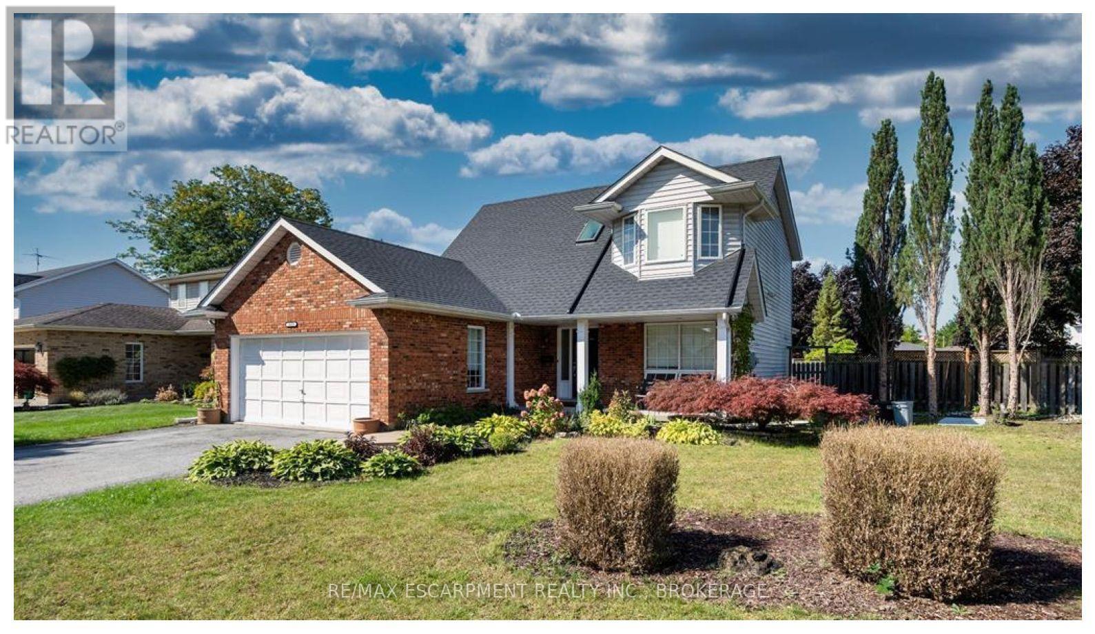 3829 Northwood Drive, Niagara Falls, Ontario  L2H 2Y5 - Photo 2 - X12594948