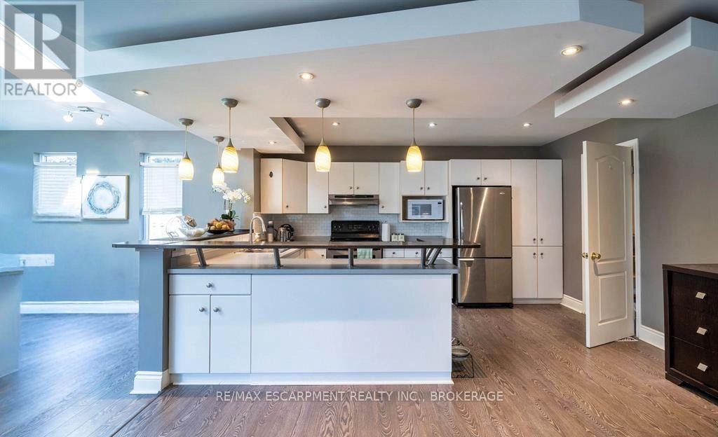 3829 Northwood Drive, Niagara Falls, Ontario  L2H 2Y5 - Photo 3 - X12594948