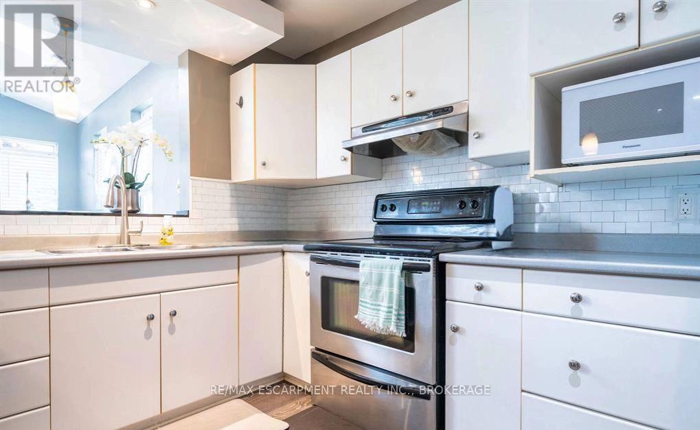 3829 Northwood Drive, Niagara Falls, Ontario  L2H 2Y5 - Photo 4 - X12594948