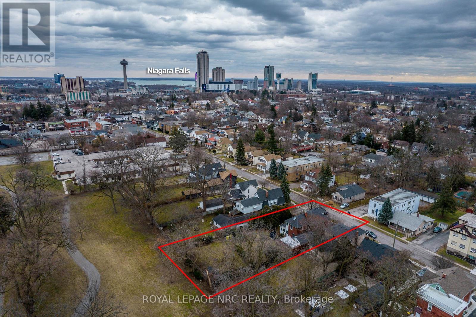 6107 Barker Street, Niagara Falls, Ontario  L2G 1Y5 - Photo 3 - X12594982