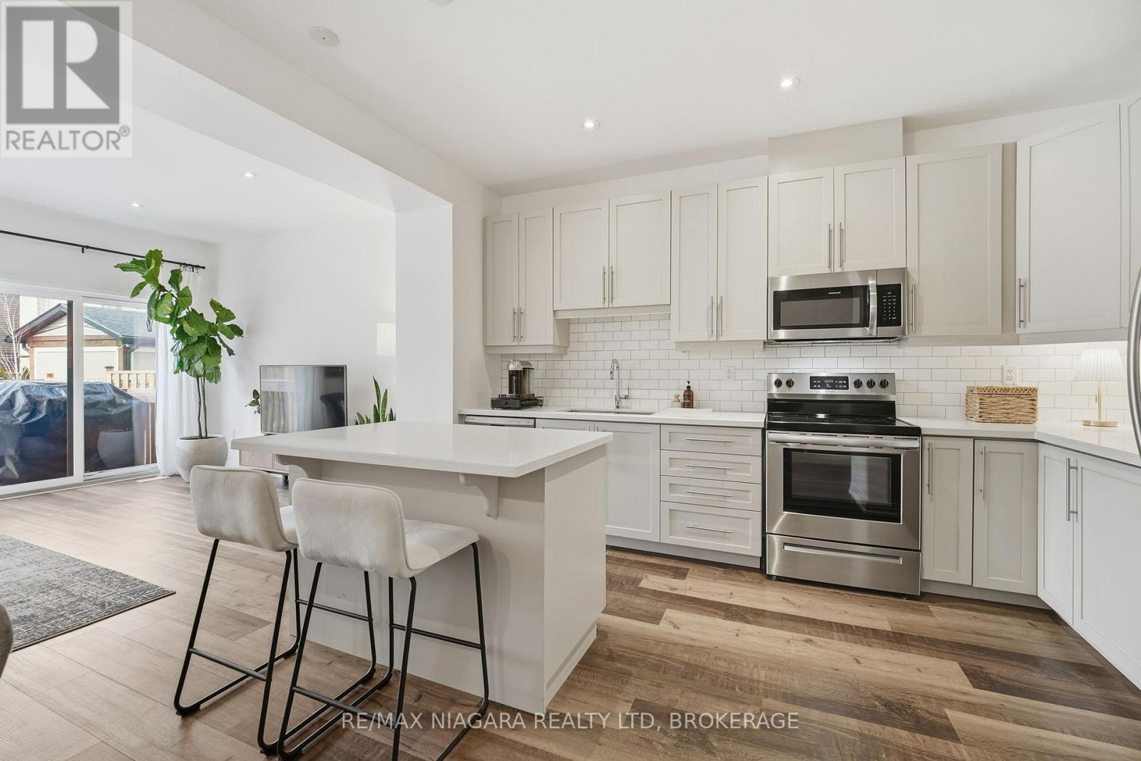 4004 Crown Street, Lincoln, Ontario  L3J 0S6 - Photo 4 - X12595642