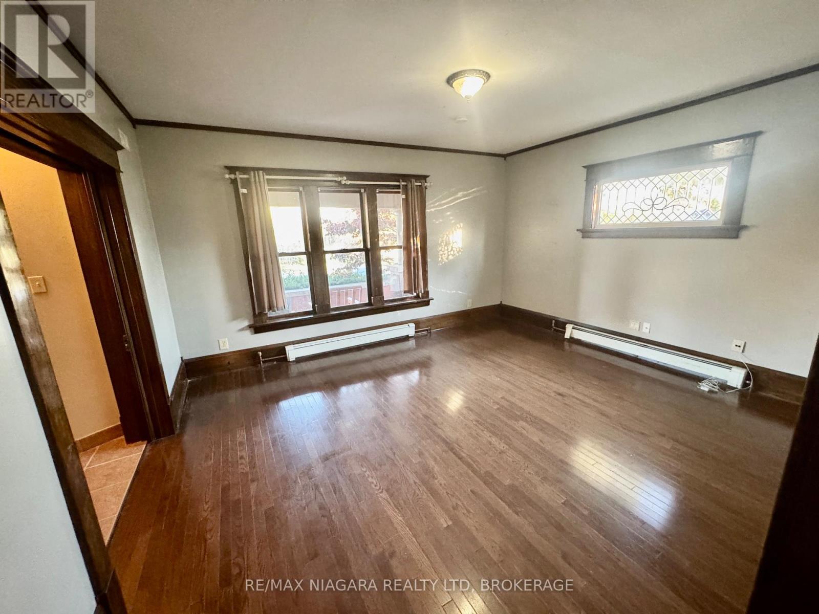 Main Floor - 101 Niagara Street, Welland, Ontario  L3C 1J4 - Photo 11 - X12596560