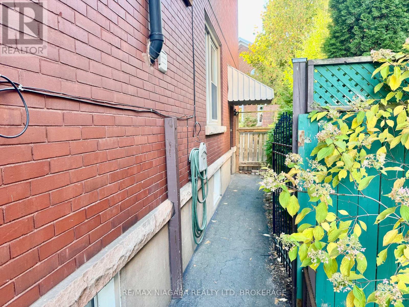 Main Floor - 101 Niagara Street, Welland, Ontario  L3C 1J4 - Photo 2 - X12596560