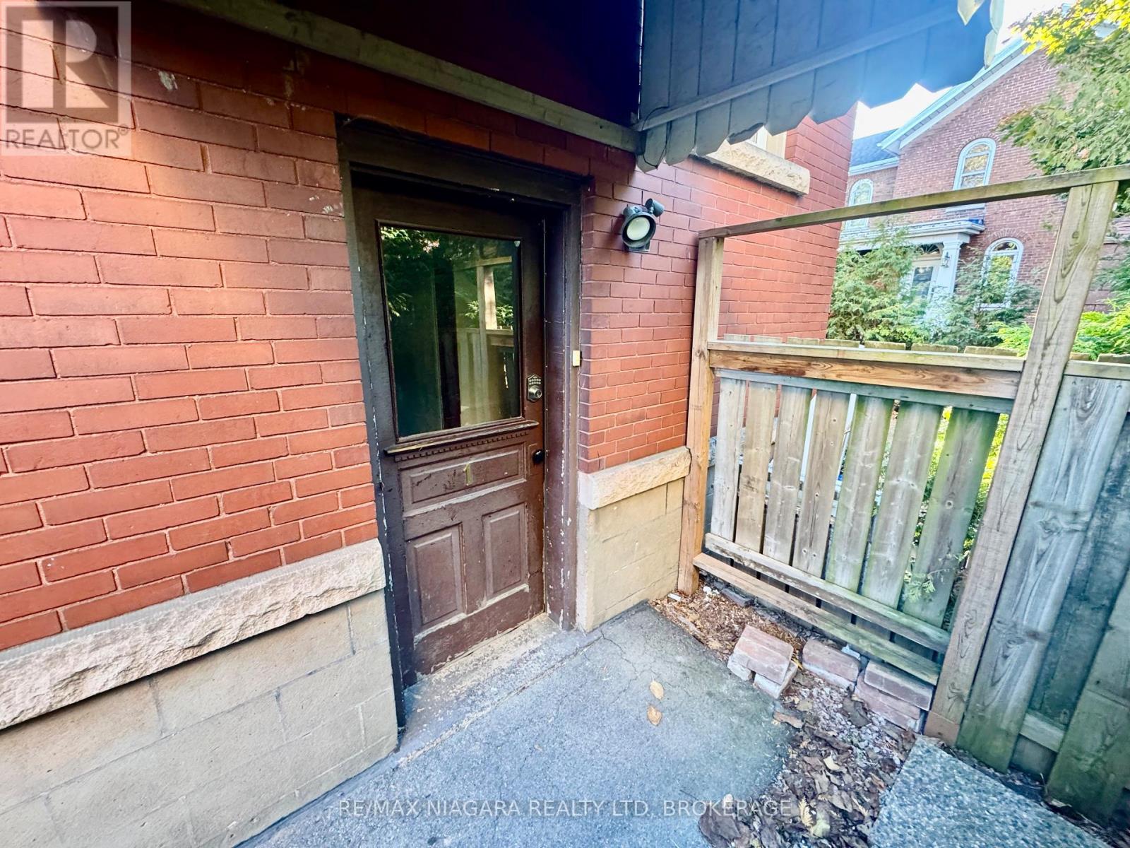 Main Floor - 101 Niagara Street, Welland, Ontario  L3C 1J4 - Photo 3 - X12596560
