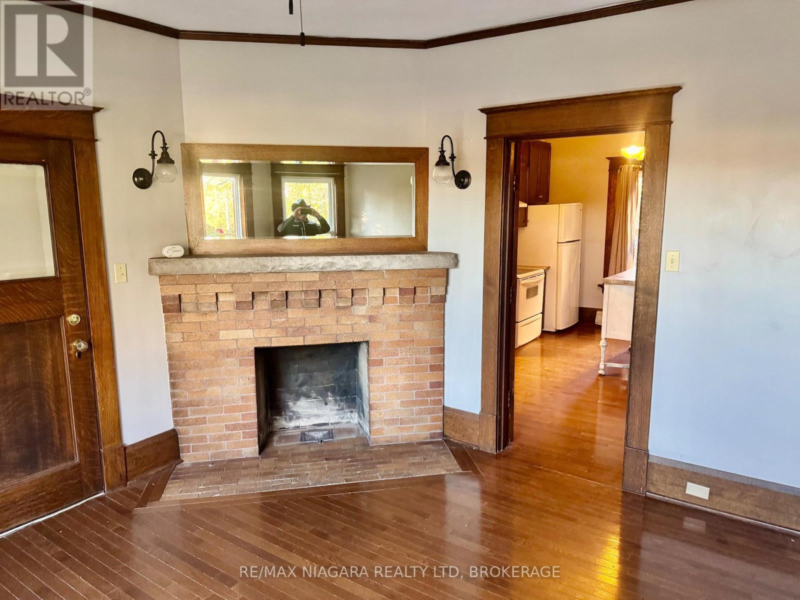 Main Floor - 101 Niagara Street, Welland, Ontario  L3C 1J4 - Photo 9 - X12596560