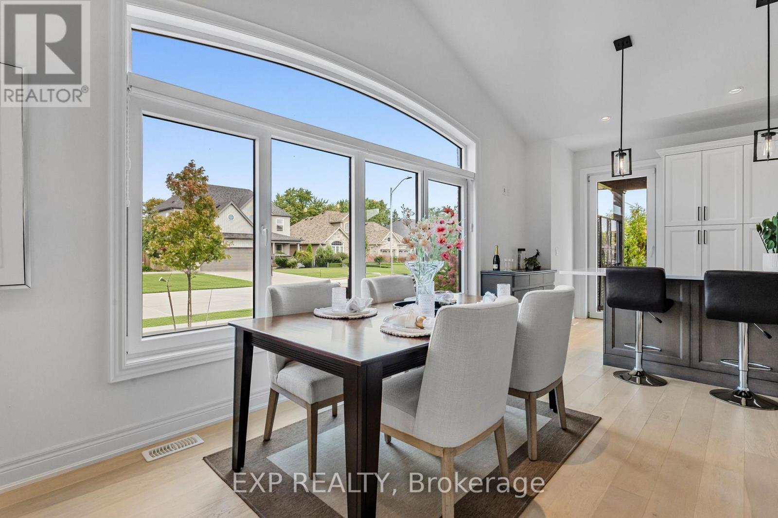 4242 Village Creek Drive, Fort Erie, Ontario  L0S 1S0 - Photo 11 - X12598300