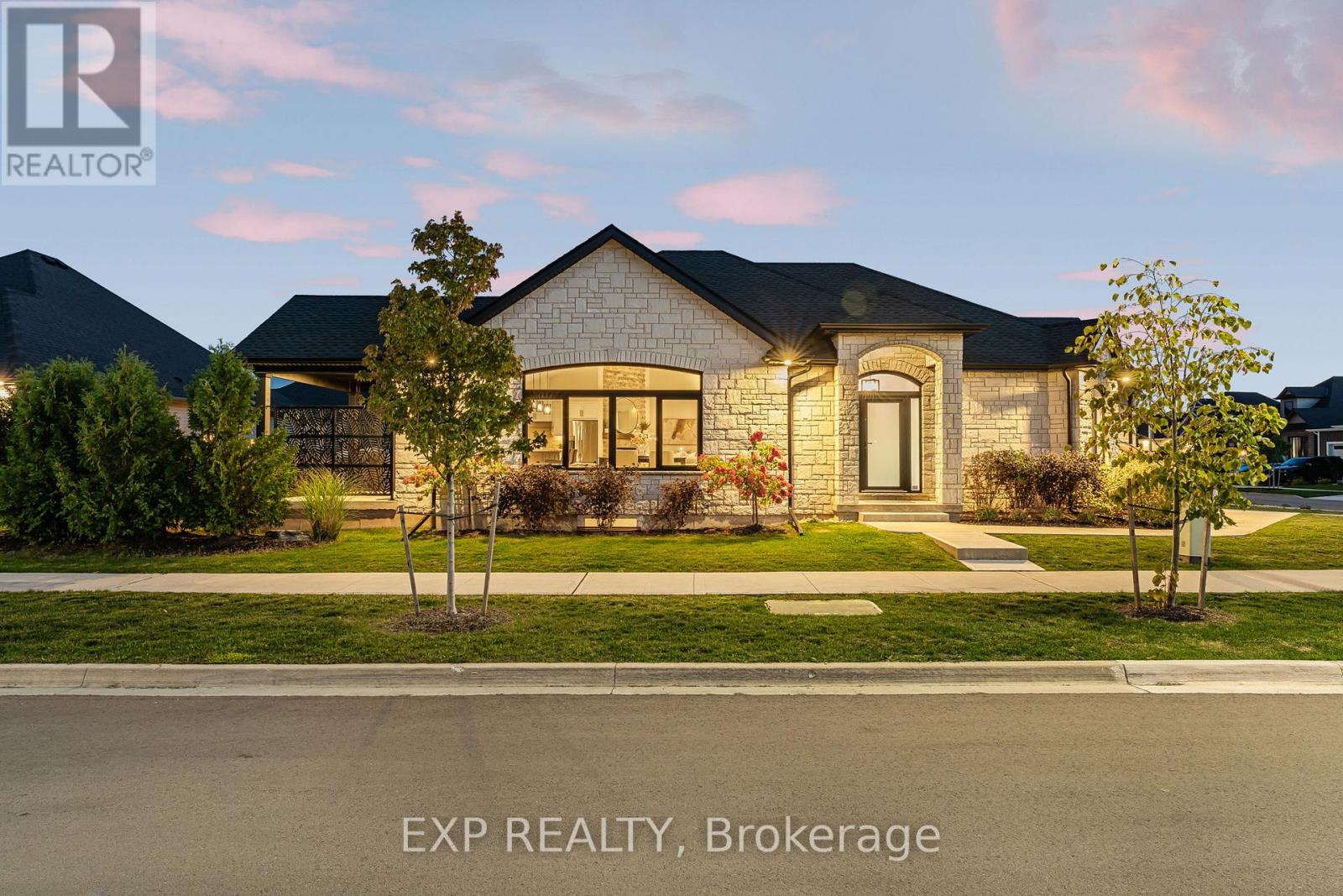 4242 Village Creek Drive, Fort Erie, Ontario  L0S 1S0 - Photo 2 - X12598300