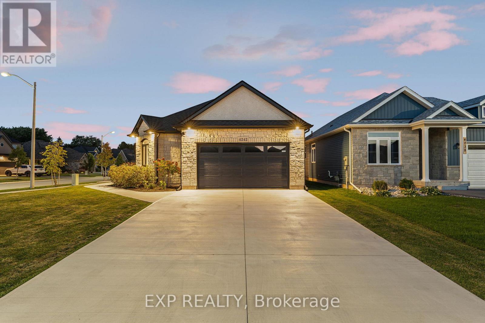 4242 Village Creek Drive, Fort Erie, Ontario  L0S 1S0 - Photo 4 - X12598300