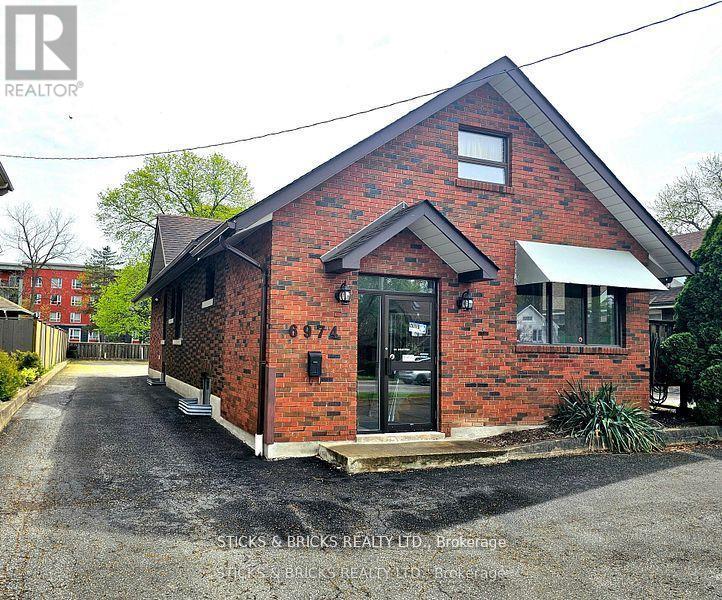 6974 Lundys Lane, Niagara Falls, Ontario  L2G 1V9 - Photo 2 - X12598706