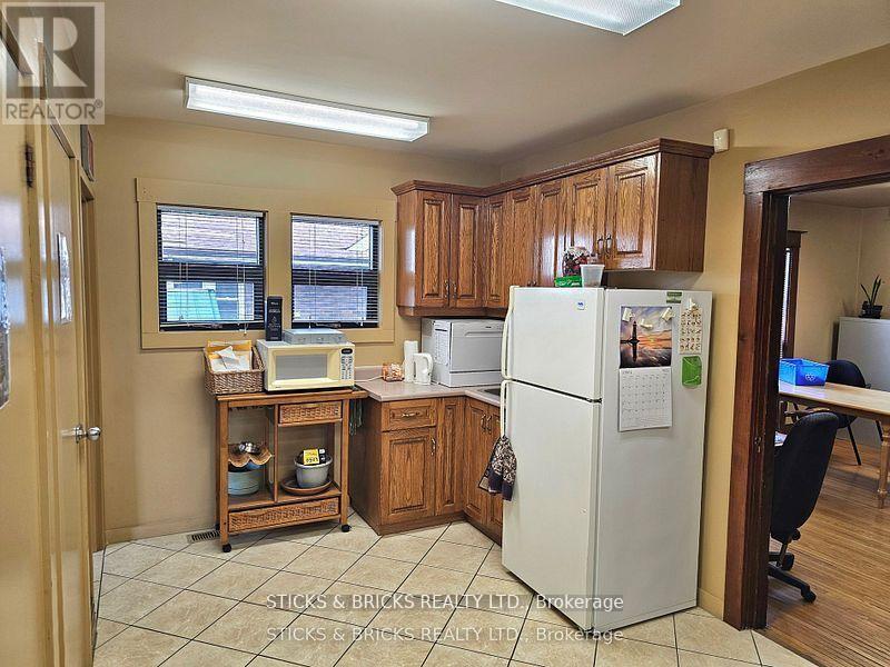 6974 Lundys Lane, Niagara Falls, Ontario  L2G 1V9 - Photo 5 - X12598706