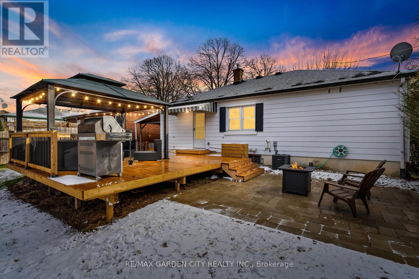 12 Nello Street, St. Catharines, Ontario  L2N 1G6 - Photo 2 - X12598858