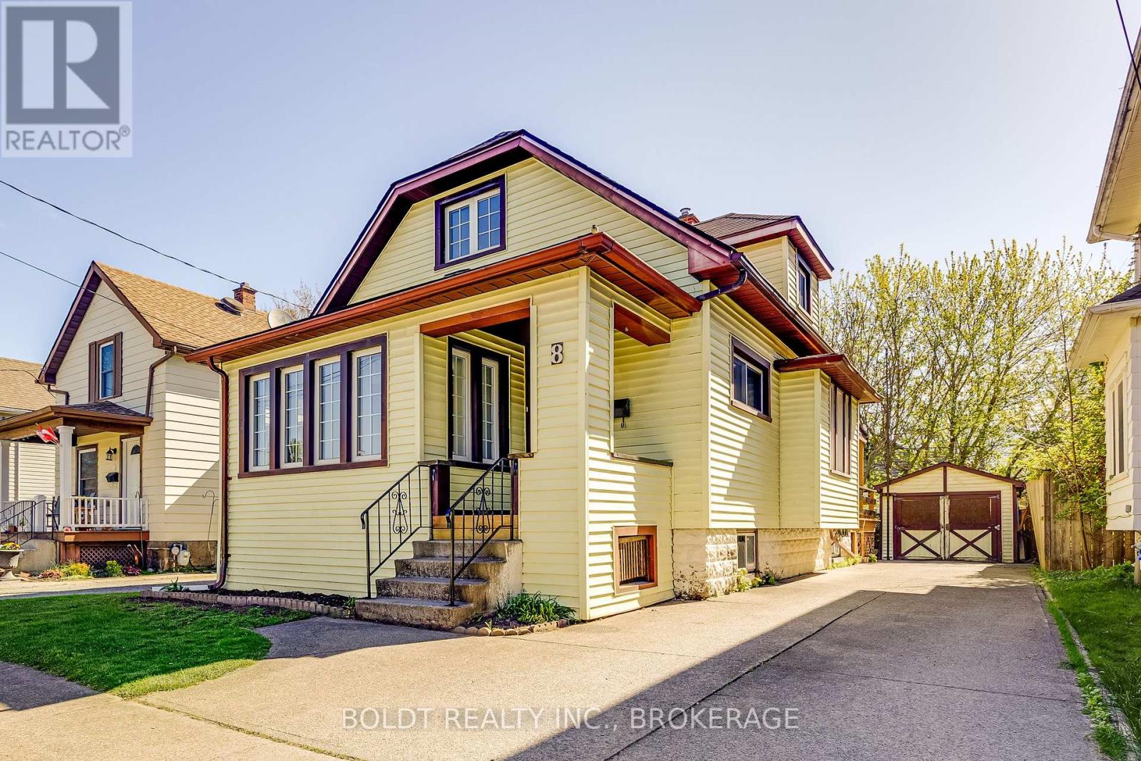 8 Chelsea Street, St. Catharines, Ontario  L2P 3B8 - Photo 2 - X12598960
