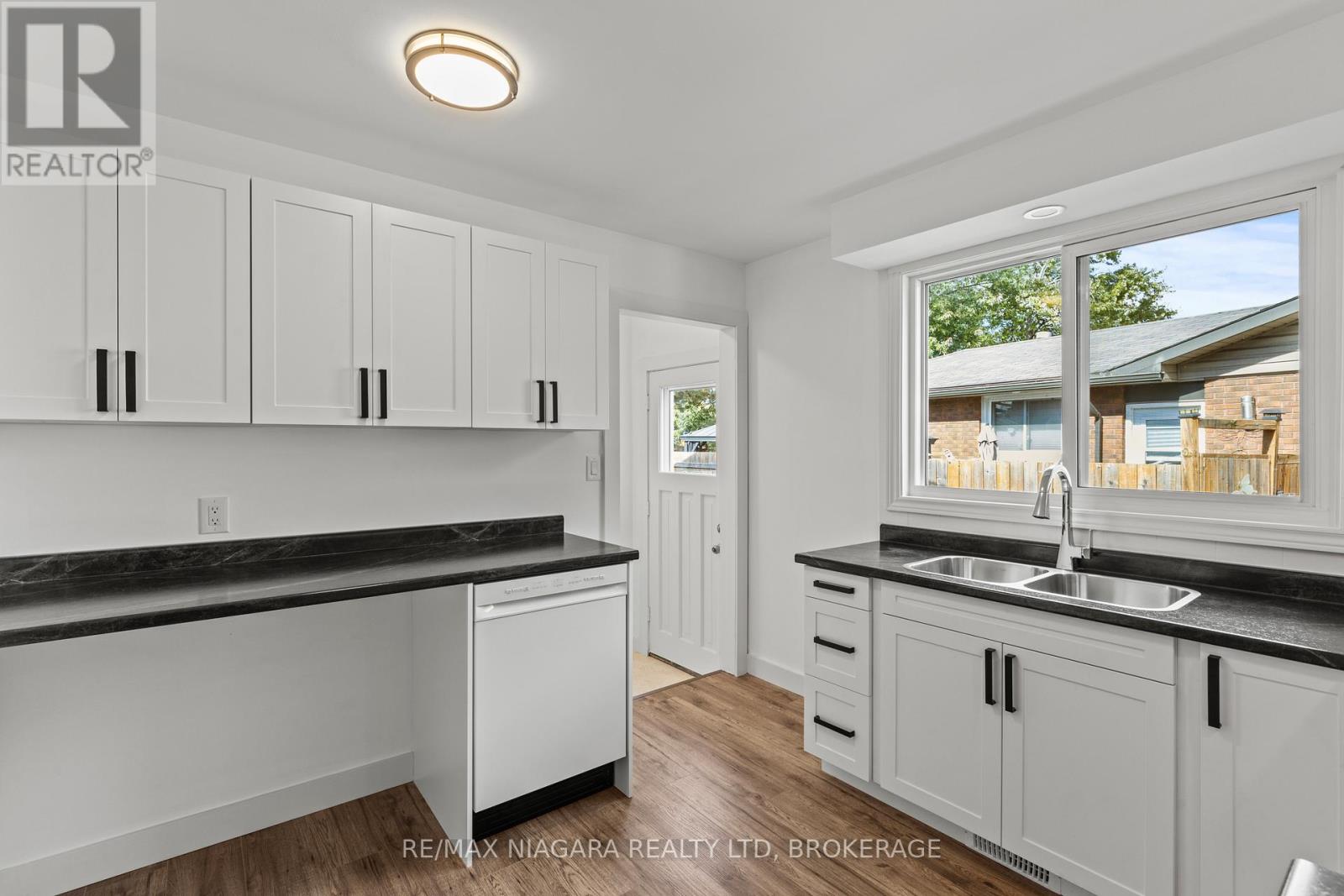 35 Lafayette Drive, St. Catharines, Ontario  L2N 6C1 - Photo 11 - X12599148