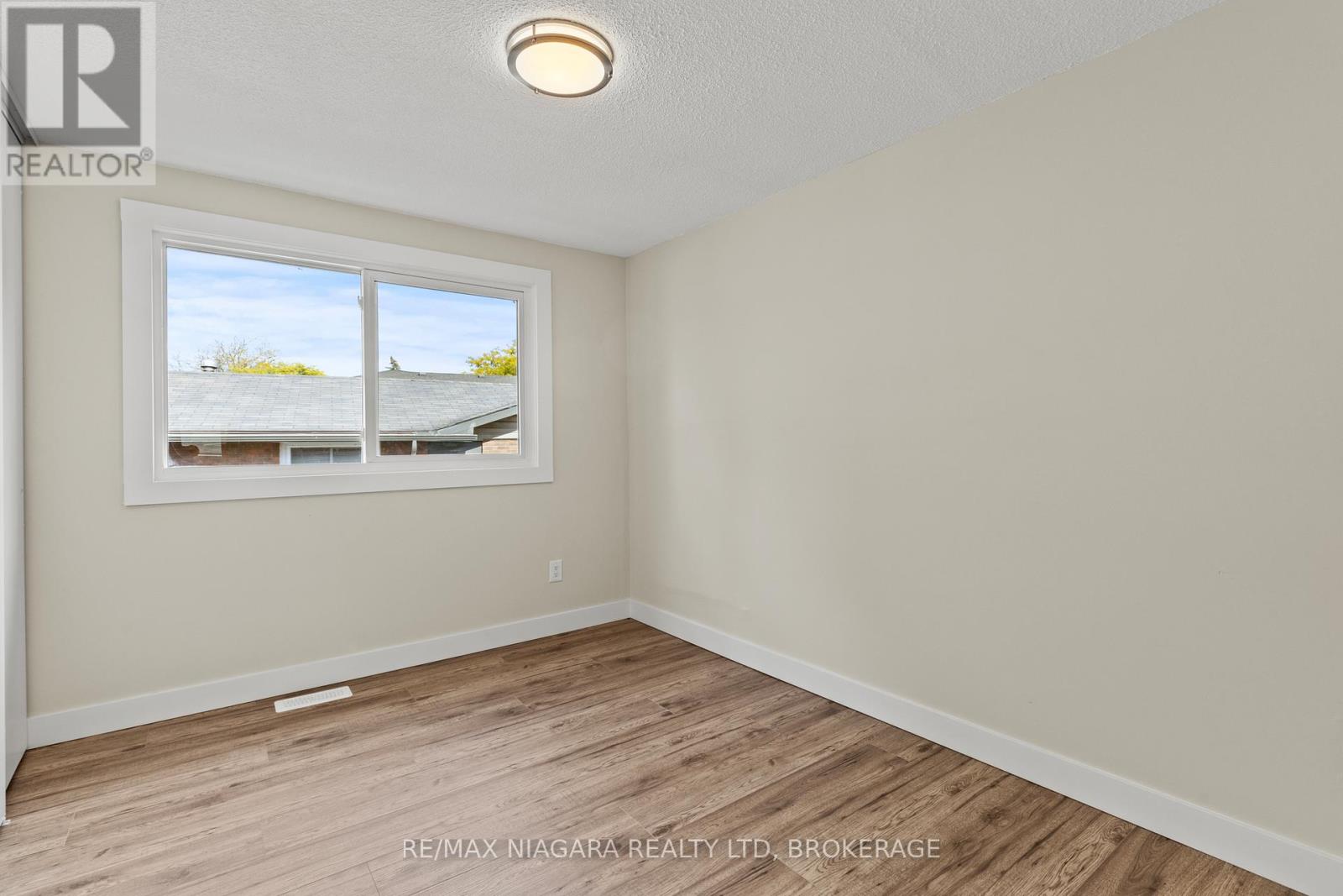 35 Lafayette Drive, St. Catharines, Ontario  L2N 6C1 - Photo 14 - X12599148