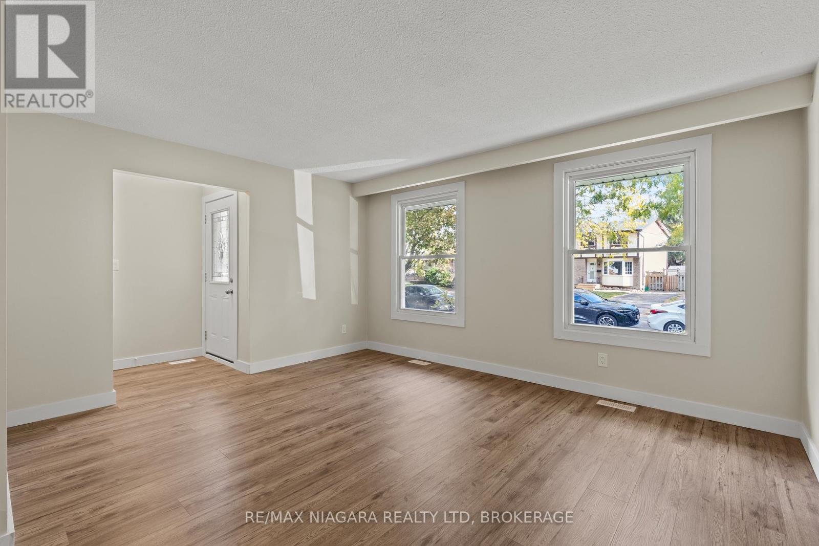 35 Lafayette Drive, St. Catharines, Ontario  L2N 6C1 - Photo 5 - X12599148