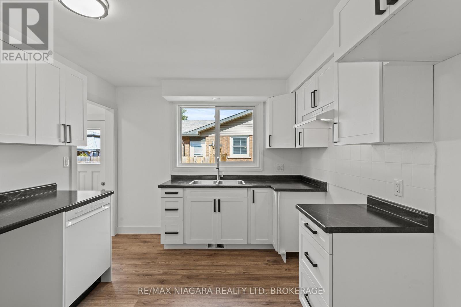 35 Lafayette Drive, St. Catharines, Ontario  L2N 6C1 - Photo 9 - X12599148