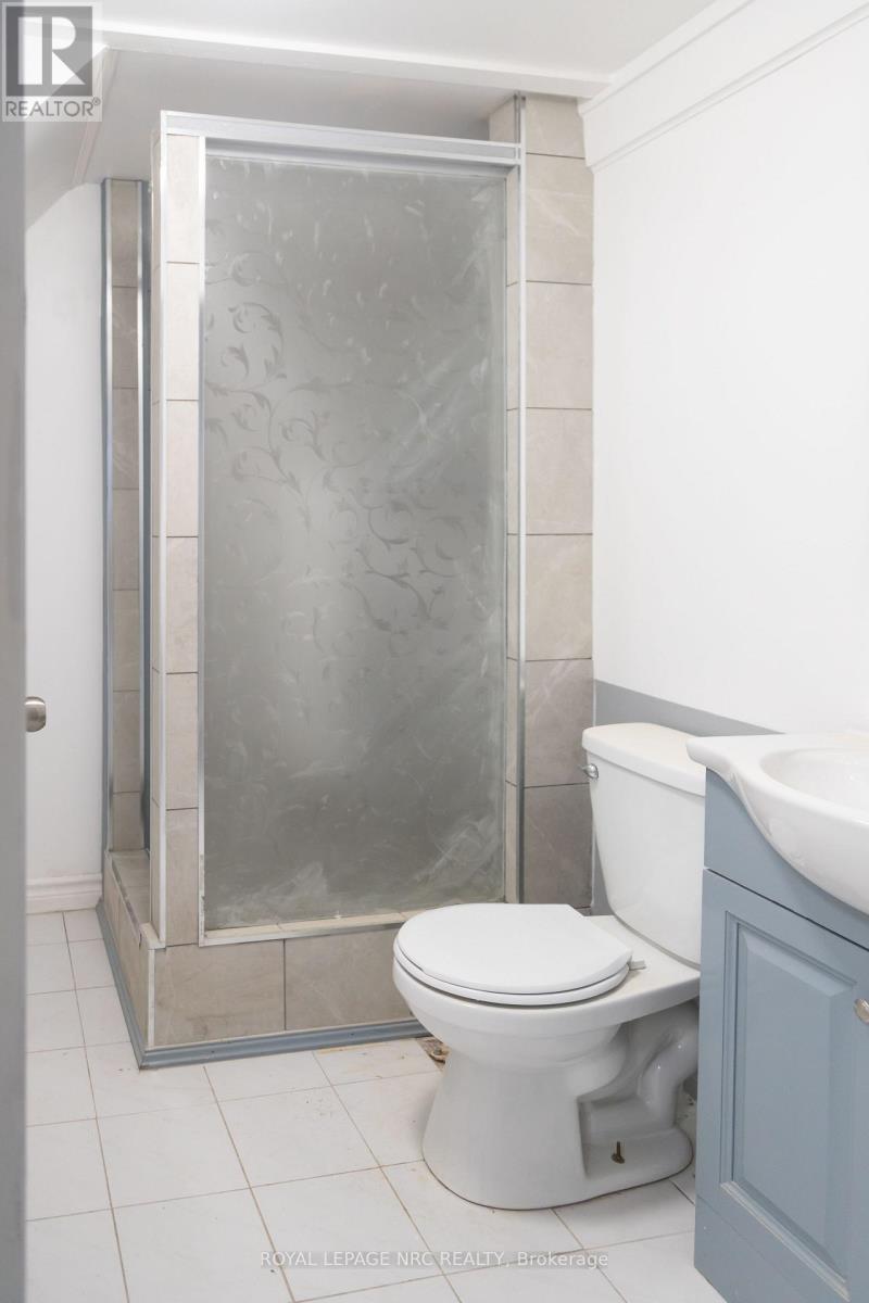 5905 Valley Way, Niagara Falls, Ontario  L2E 1X9 - Photo 10 - X12599228