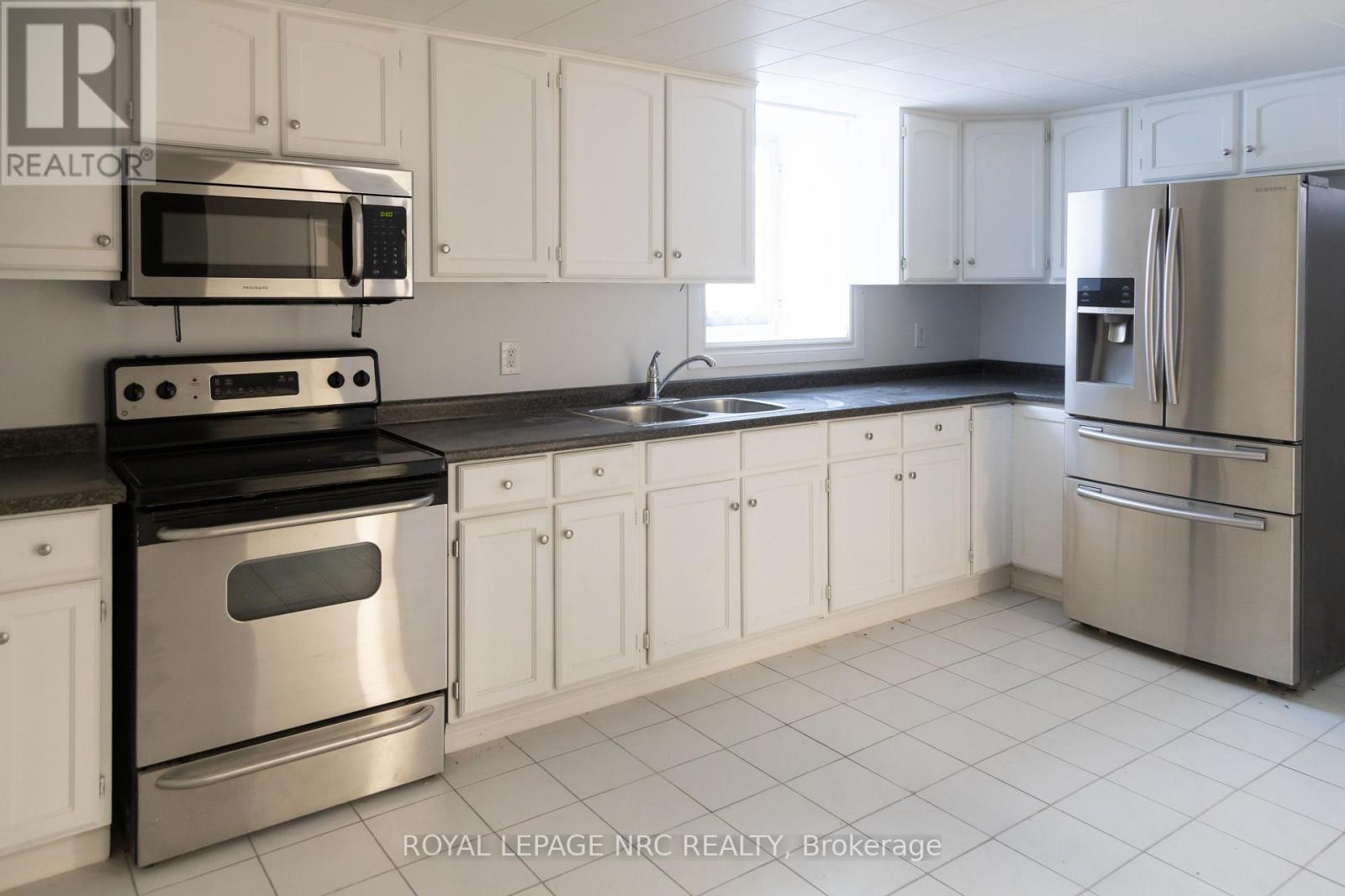 5905 Valley Way, Niagara Falls, Ontario  L2E 1X9 - Photo 11 - X12599228