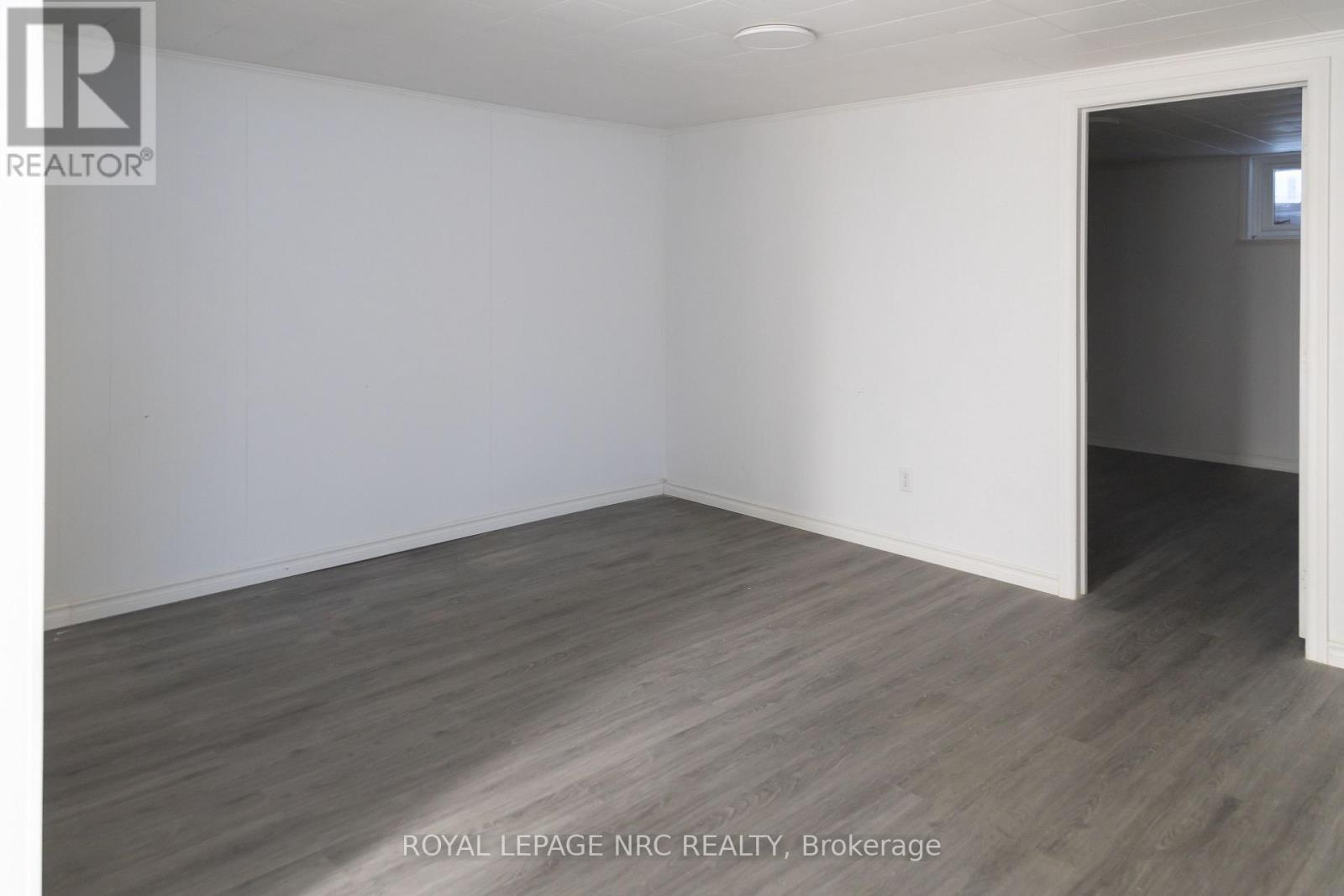 5905 Valley Way, Niagara Falls, Ontario  L2E 1X9 - Photo 13 - X12599228