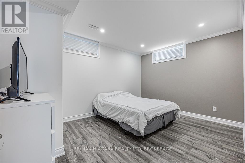 33 St Andrews Boulevard  - Lower Unit, Toronto, Ontario  M9R 1W2 - Photo 18 - W12601968