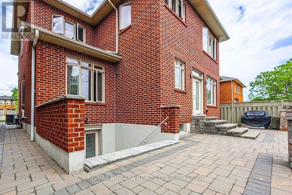 33 St Andrews Boulevard  - Lower Unit, Toronto, Ontario  M9R 1W2 - Photo 3 - W12601968