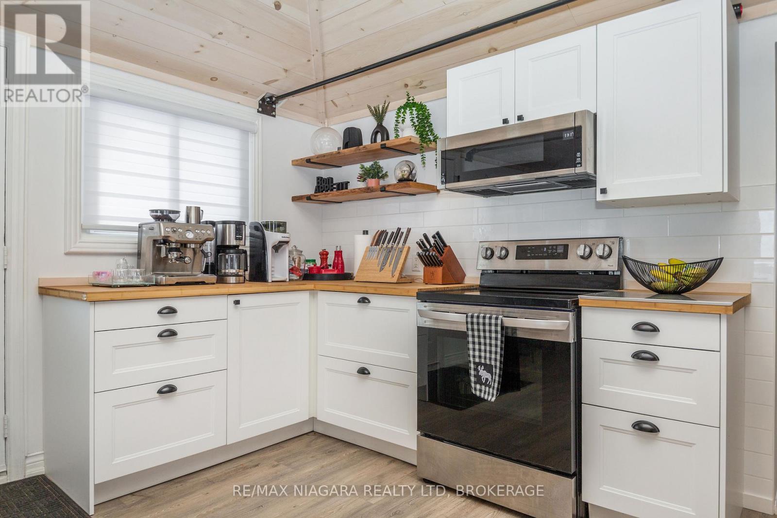 18 Sallows Drive, Tay, Ontario  L0K 2A0 - Photo 10 - S12602522