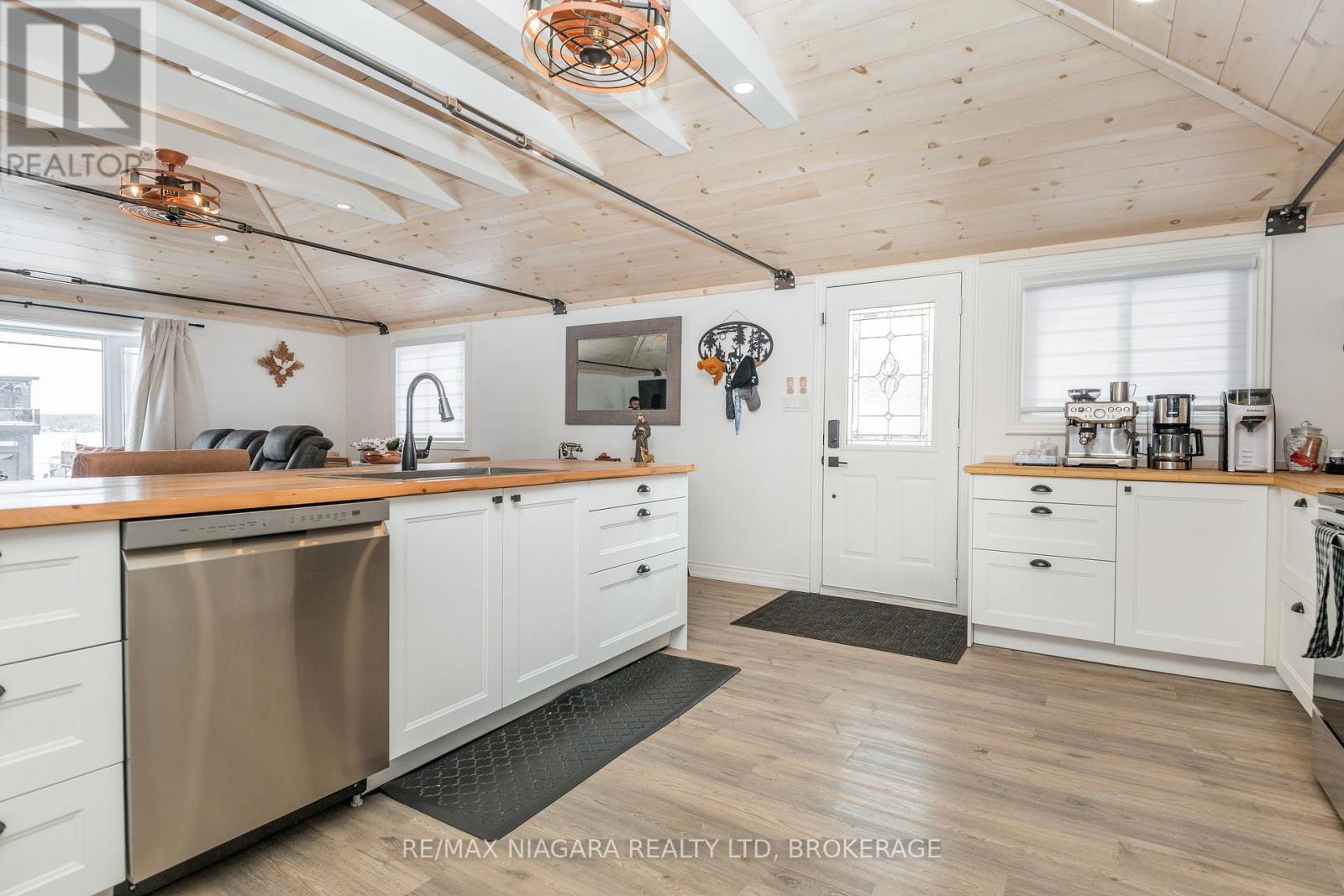 18 Sallows Drive, Tay, Ontario  L0K 2A0 - Photo 11 - S12602522