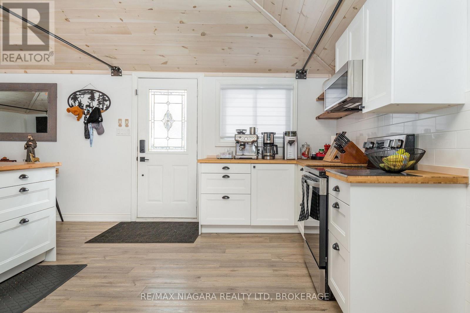 18 Sallows Drive, Tay, Ontario  L0K 2A0 - Photo 12 - S12602522