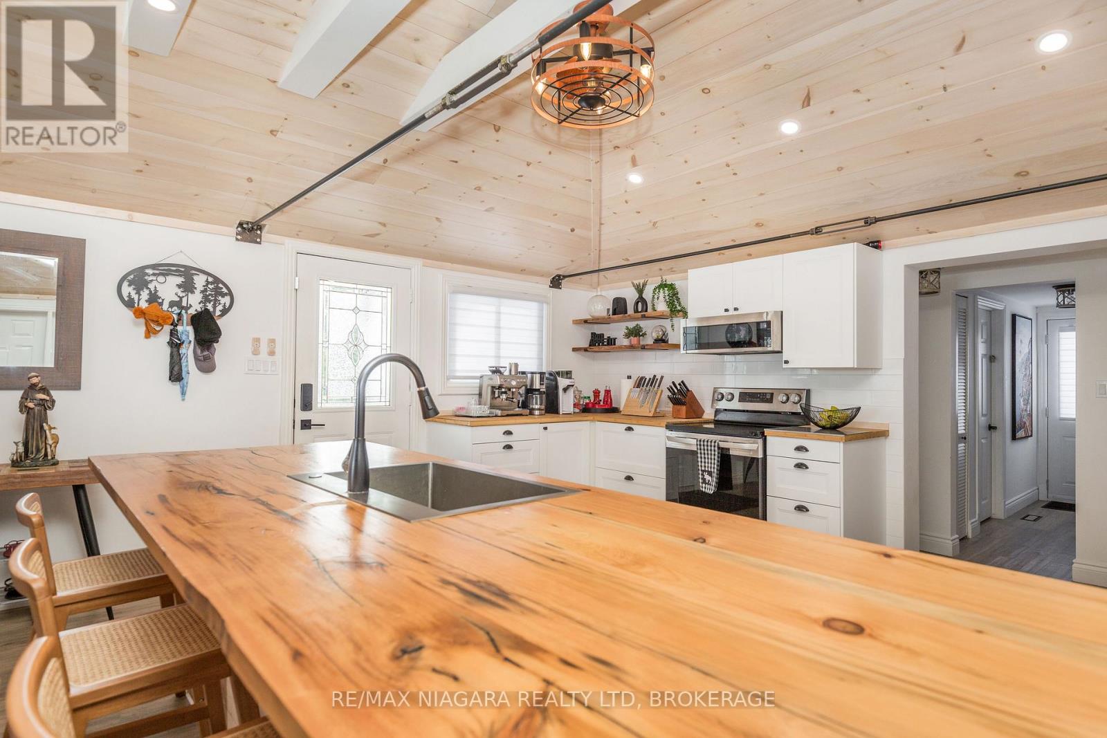 18 Sallows Drive, Tay, Ontario  L0K 2A0 - Photo 13 - S12602522