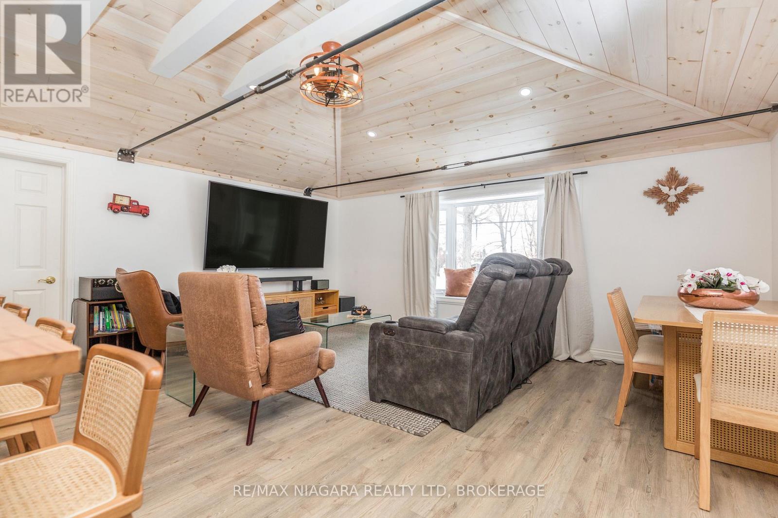 18 Sallows Drive, Tay, Ontario  L0K 2A0 - Photo 14 - S12602522