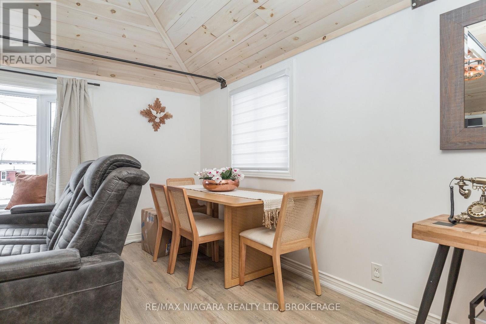 18 Sallows Drive, Tay, Ontario  L0K 2A0 - Photo 15 - S12602522