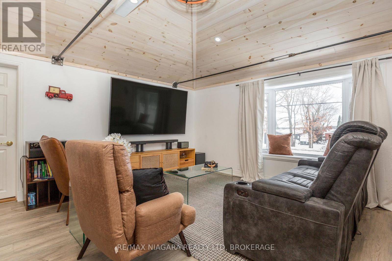 18 Sallows Drive, Tay, Ontario  L0K 2A0 - Photo 16 - S12602522