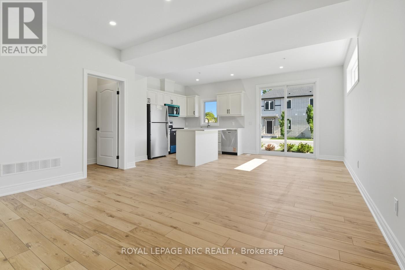 16 - 121a Moffatt Street, St. Catharines, Ontario  L2P 0G4 - Photo 10 - X12608882