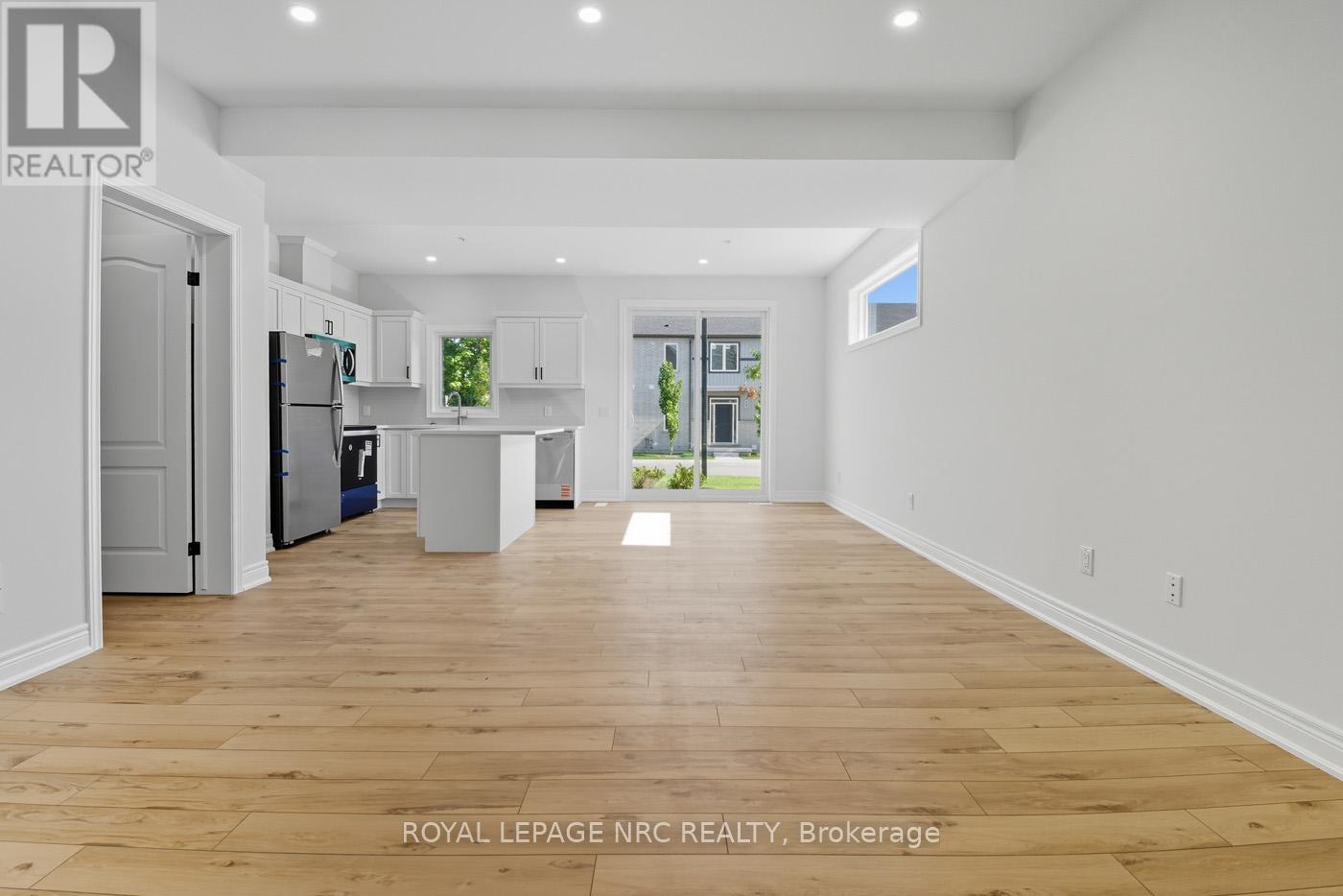 16 - 121a Moffatt Street, St. Catharines, Ontario  L2P 0G4 - Photo 9 - X12608882