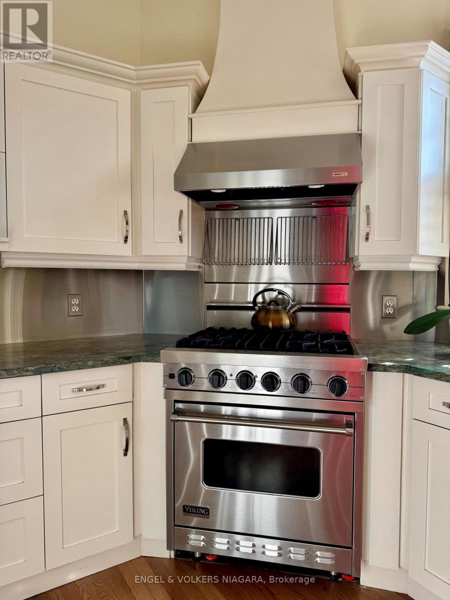 14650 Niagara Parkway, Niagara-On-The-Lake, Ontario  L0S 1J0 - Photo 9 - X12609446