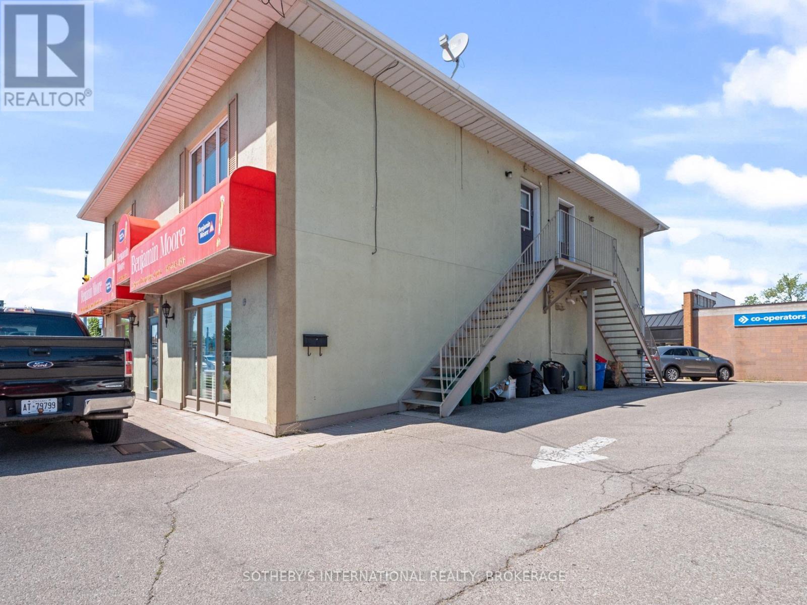 117 Lakeport Road, St. Catharines, Ontario  L2N 4R2 - Photo 4 - X12610152