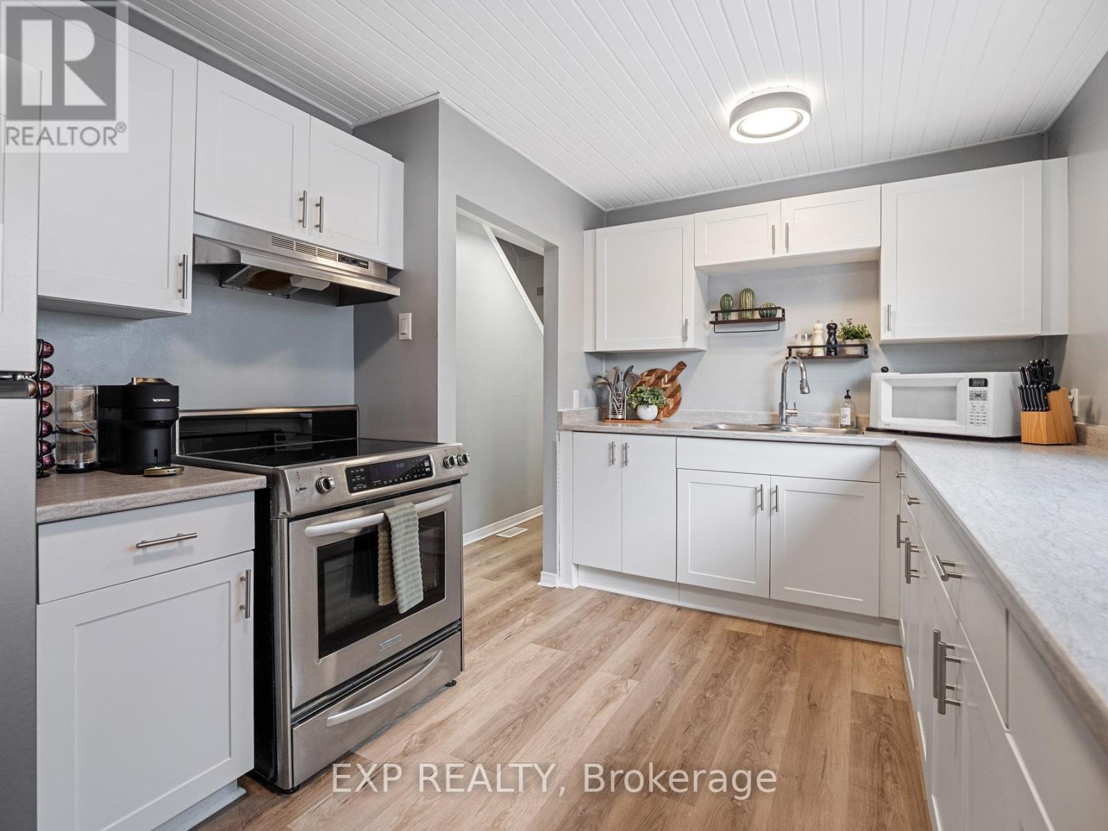 4354 Fifth Avenue, Niagara Falls, Ontario  L2E 4R2 - Photo 3 - X12611046