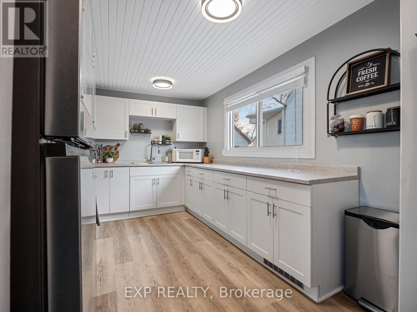 4354 Fifth Avenue, Niagara Falls, Ontario  L2E 4R2 - Photo 5 - X12611046