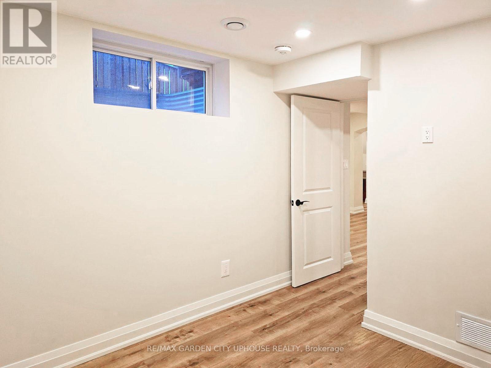 Lower - 11 Manhattan Court, St. Catharines, Ontario  L2R 0B8 - Photo 12 - X12611066