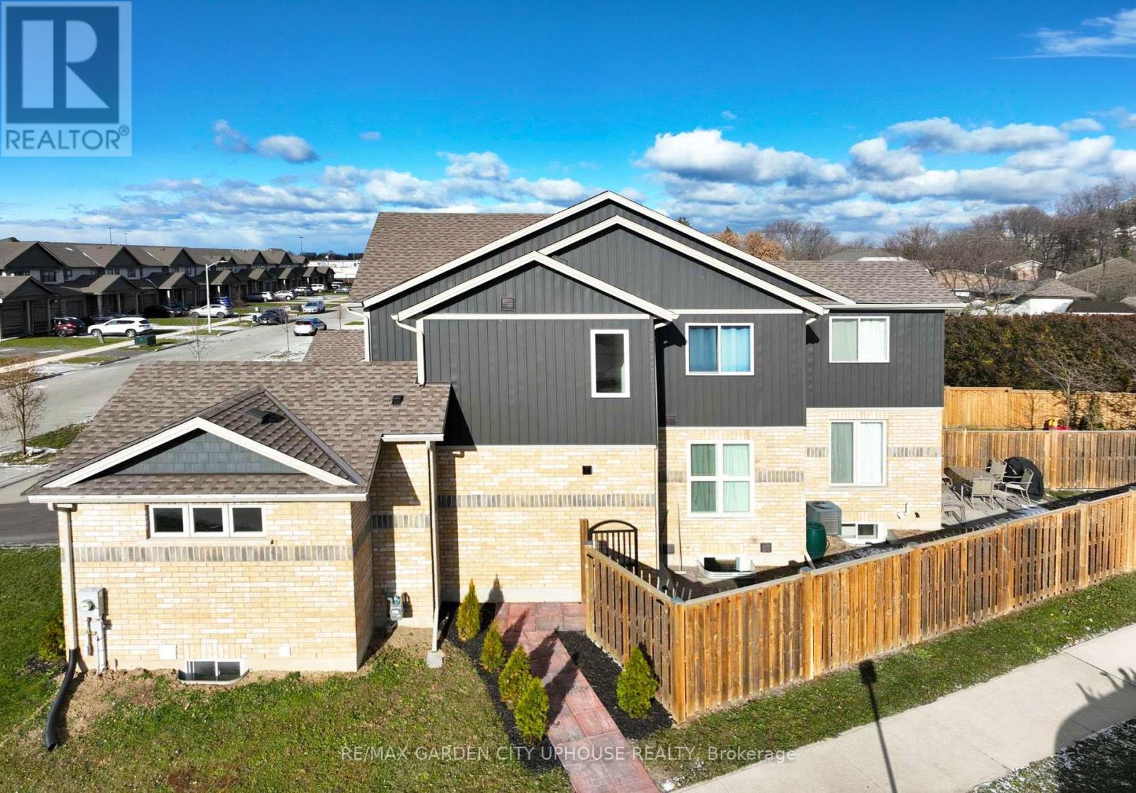 Lower - 11 Manhattan Court, St. Catharines, Ontario  L2R 0B8 - Photo 2 - X12611066