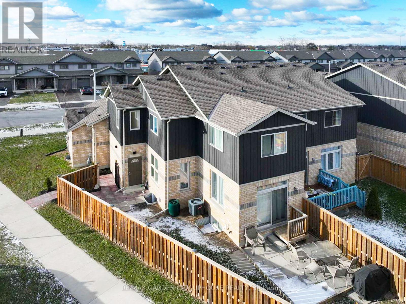 Lower - 11 Manhattan Court, St. Catharines, Ontario  L2R 0B8 - Photo 3 - X12611066