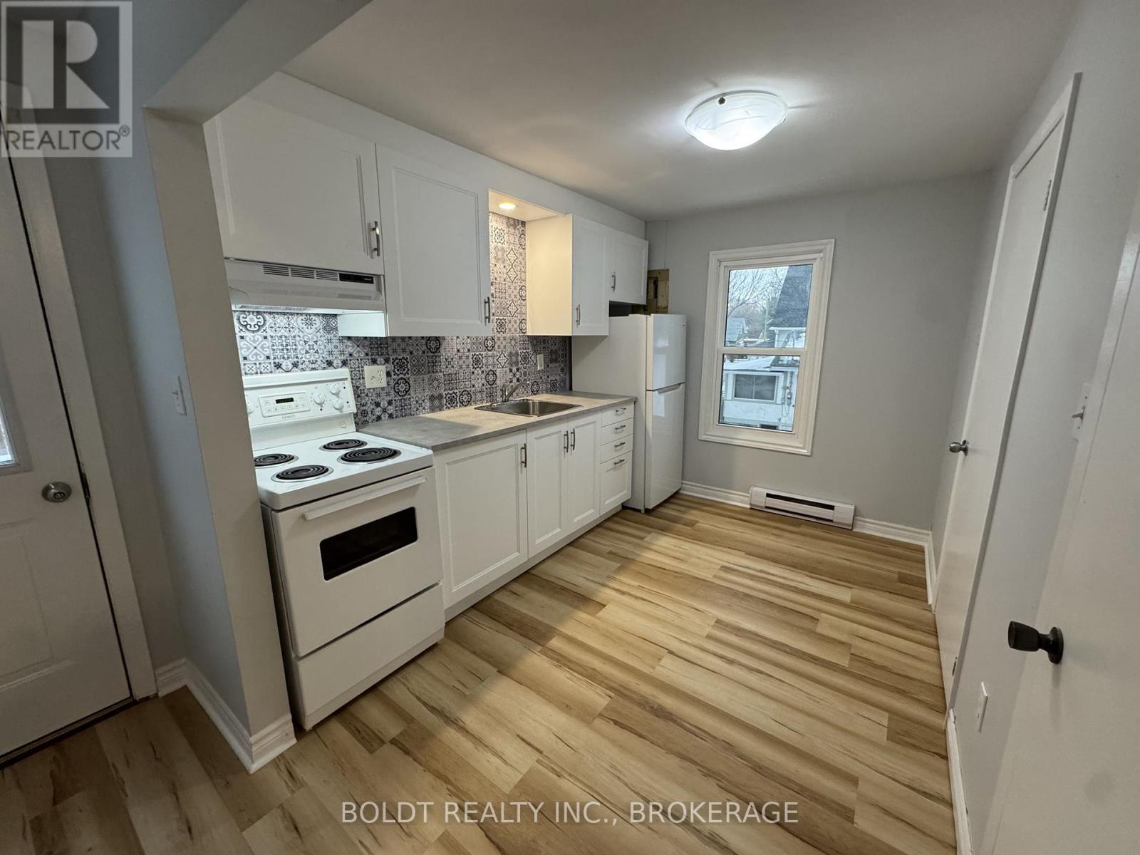 2 - 396 Oxford Avenue, Fort Erie, Ontario  L0S 1B0 - Photo 4 - X12611454