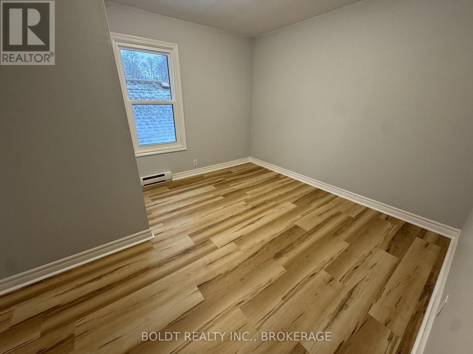 2 - 396 Oxford Avenue, Fort Erie, Ontario  L0S 1B0 - Photo 6 - X12611454