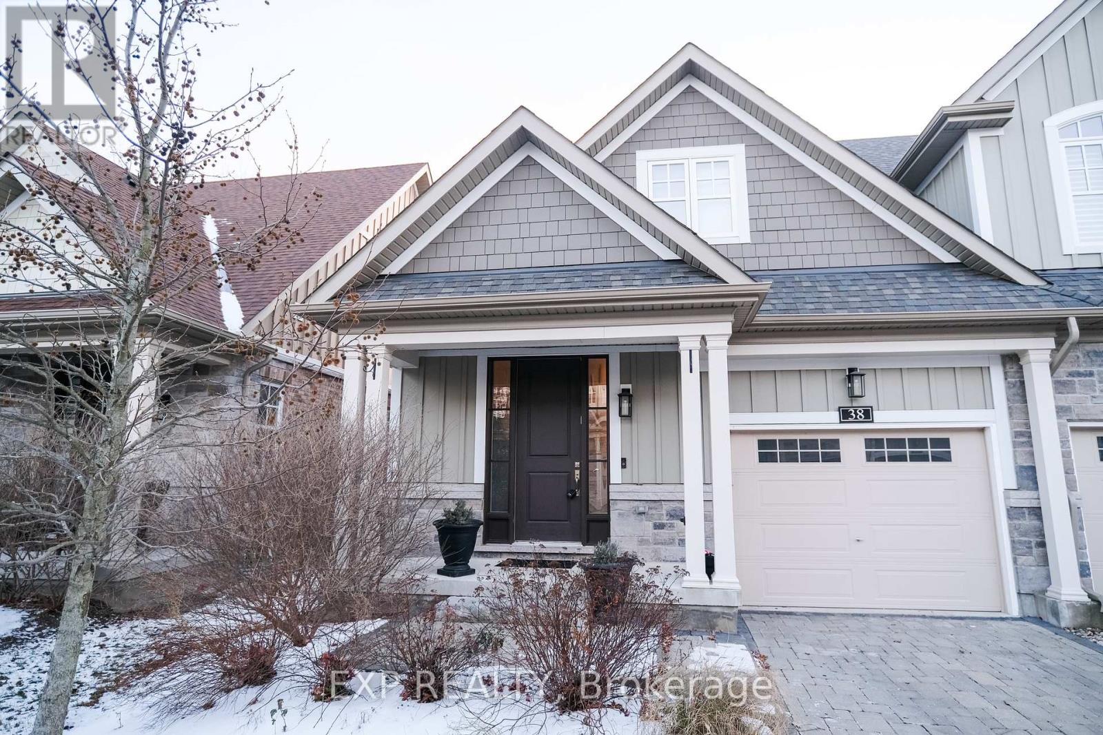 38 Windsor Circle, Niagara-On-The-Lake, Ontario  L0S 1J0 - Photo 2 - X12613546