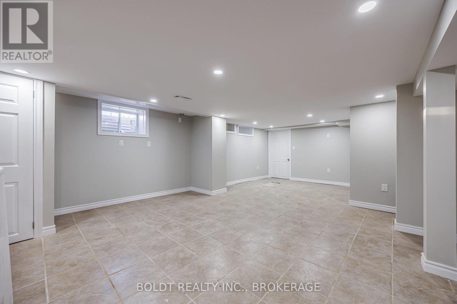 132 Welland Avenue, St. Catharines, Ontario  L2R 2N6 - Photo 14 - X12614842