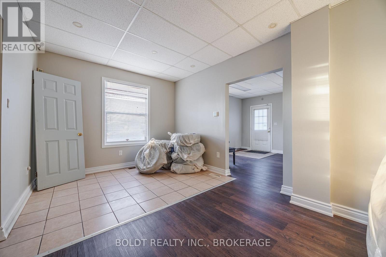 132 Welland Avenue, St. Catharines, Ontario  L2R 2N6 - Photo 7 - X12614842