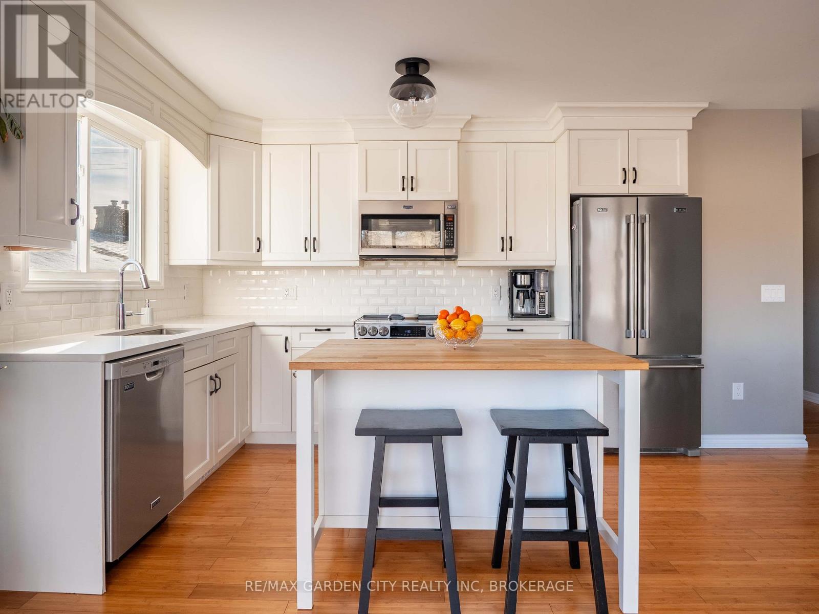 629 Broadway Avenue, Welland, Ontario  L3C 5M6 - Photo 3 - X12615346