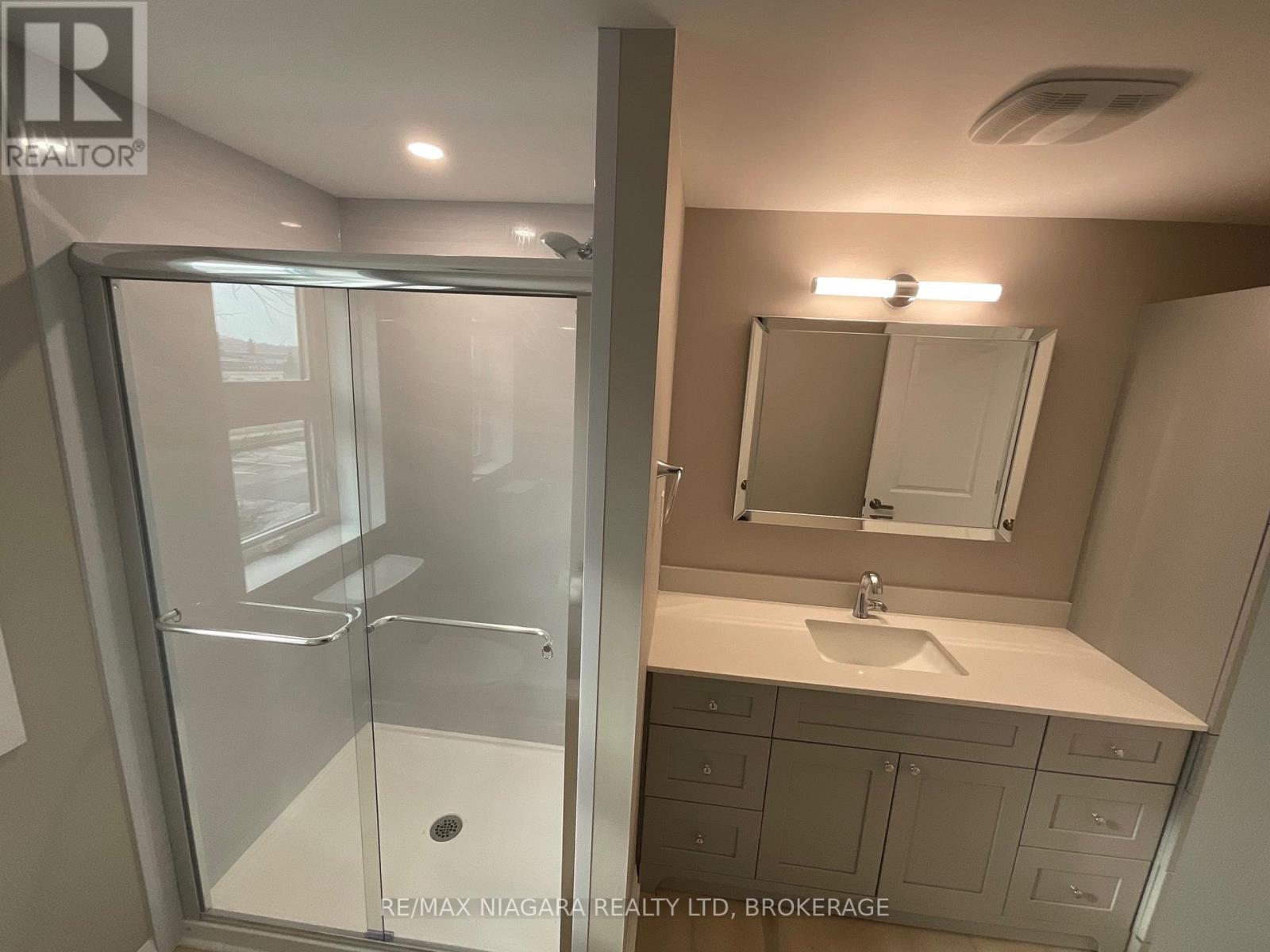 3976 Portage Road, Niagara Falls, Ontario  L2J 2K9 - Photo 10 - X12615590