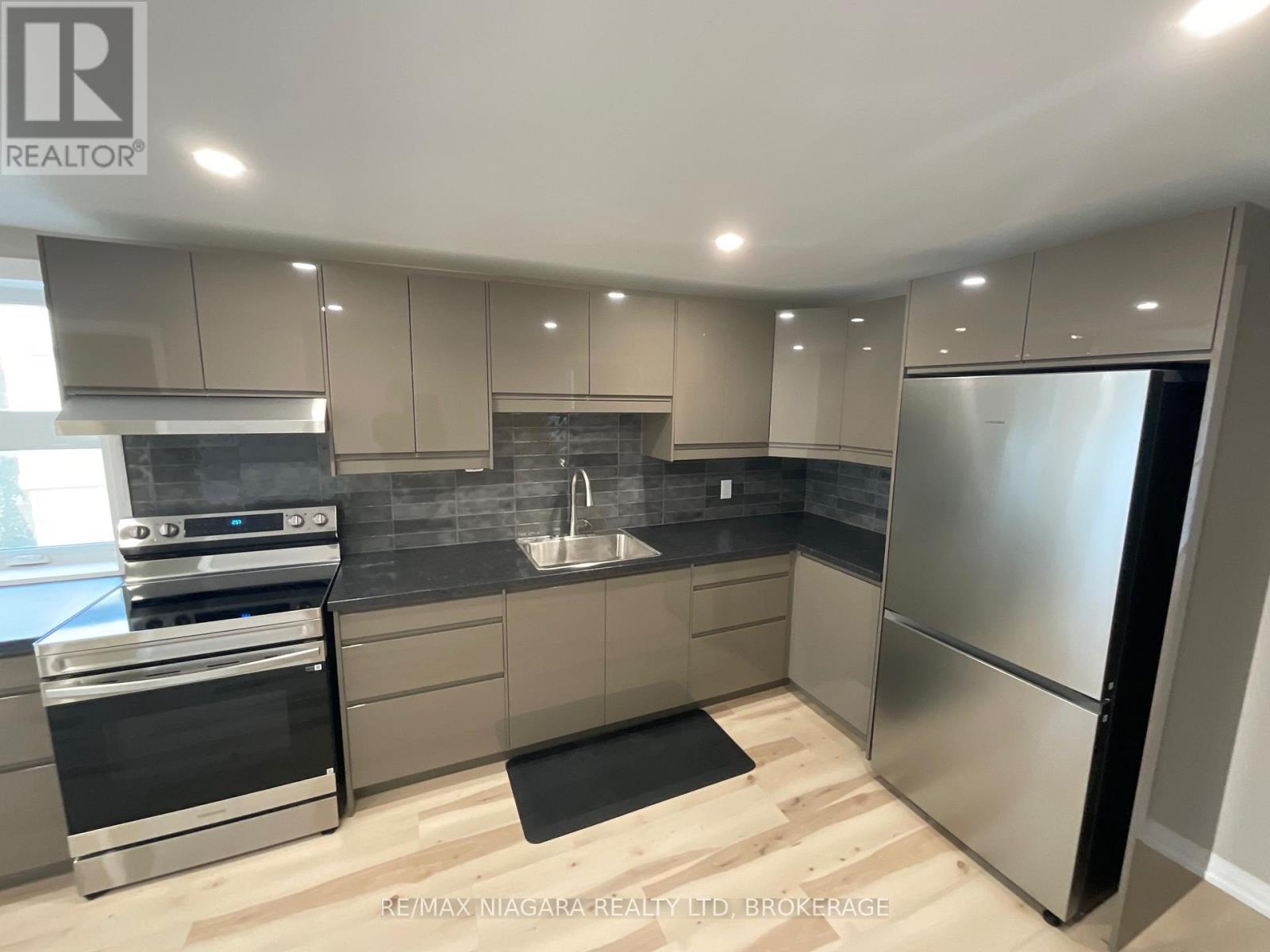 3976 Portage Road, Niagara Falls, Ontario  L2J 2K9 - Photo 2 - X12615590